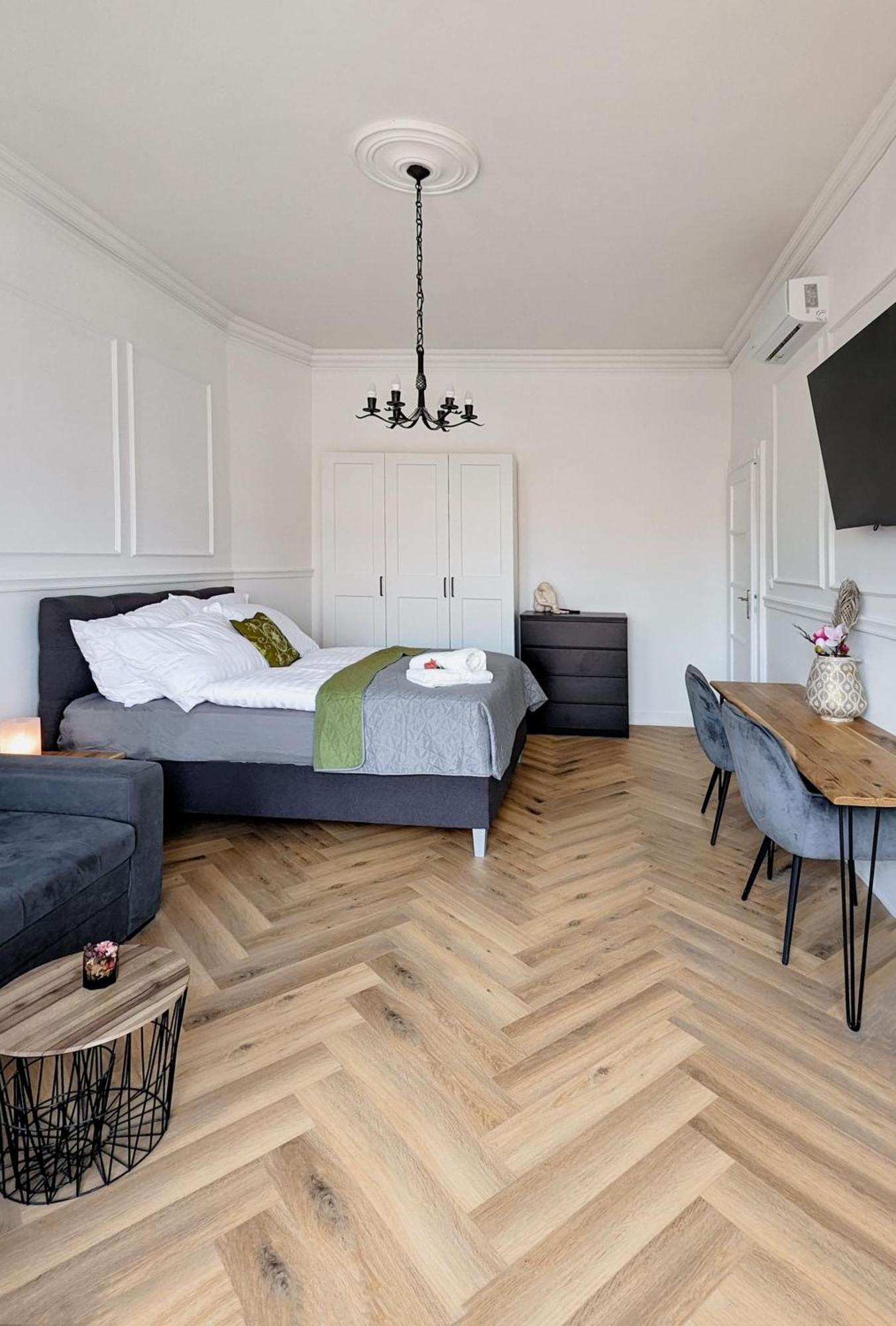 Pedestrian Apartment, The Best Location Boedapest Buitenkant foto