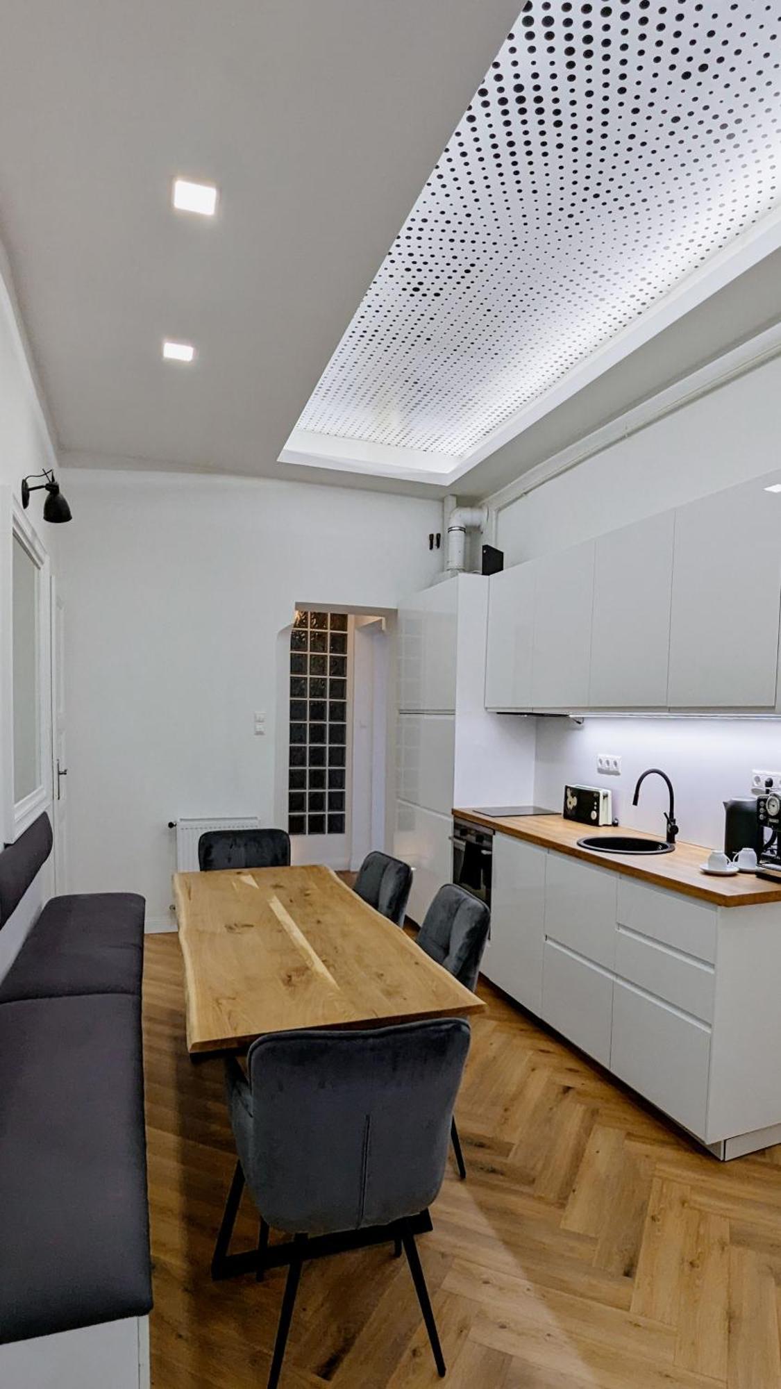 Pedestrian Apartment, The Best Location Boedapest Buitenkant foto